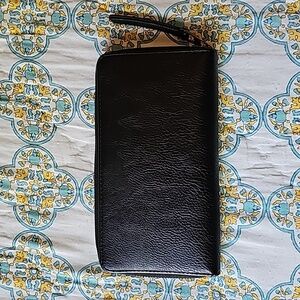 Universal Thread Black Zip Around Wallet